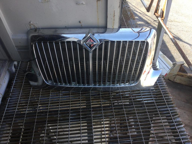 (GRILLES / GRILLE)  INTERNATIONAL 4300 -Stock Number: H-3134 in Auto Body Parts in Ontario