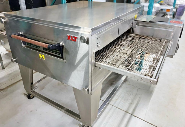 32 XLT Single Deck Conveyor Electric Pizza Oven Used FOR02032 in Industrial Kitchen Supplies - Image 4
