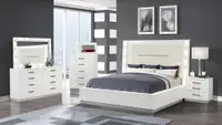 Spring Sale!!  Superb Design integrates sophistication Queen Bedroom Set