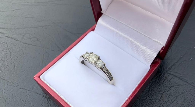 #387 - 14k White Gold, .83 Carat Natural Diamond Ring, Size 8 in Jewellery & Watches - Image 3