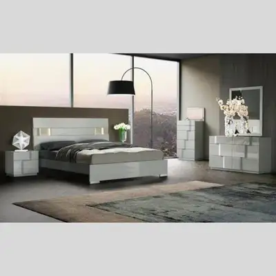 Lacquer Finish LED Bedroom Set Sale !! Reliable Shipping Available !!
