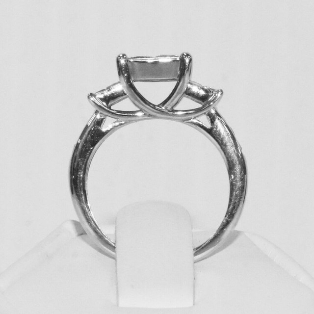 (I-24480- 464A) 14k White Gold Diamond Ring in Jewellery & Watches in Alberta - Image 2