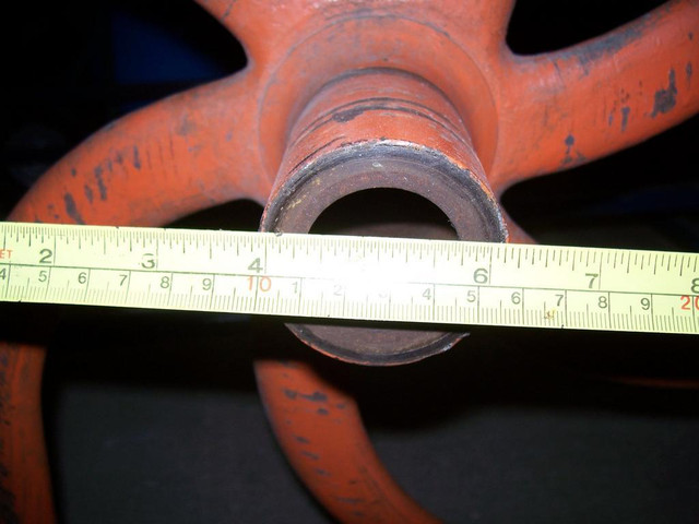 Roue antique en acier solide, 34 diamètre --- Antique solid steel 34 diameter wheel in Arts & Collectibles in West Island - Image 2