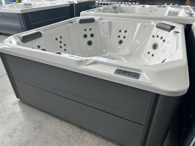 Liquidation Spa 9,999$, Neuf ET Usager , OUVERT 7 JOUR in Hot Tubs & Pools in Laval / North Shore - Image 3