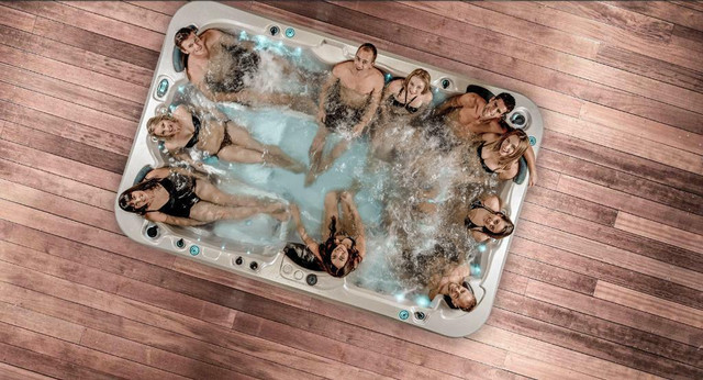 10 person Hot tub - pre-order  2024 - 6500 $ off -  Large hot tub in Hot Tubs & Pools