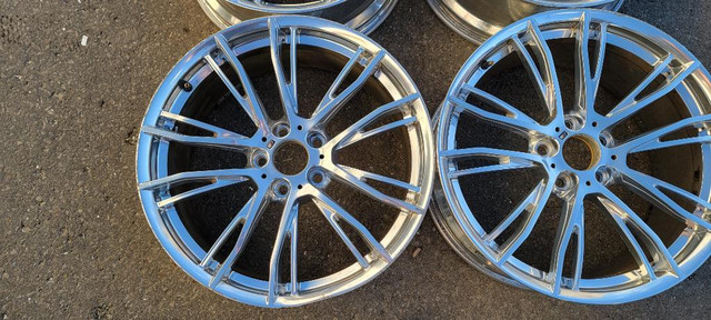 4 mags 20 pouces 5x120 staggered original bmw in Tires & Rims in Greater Montréal - Image 3