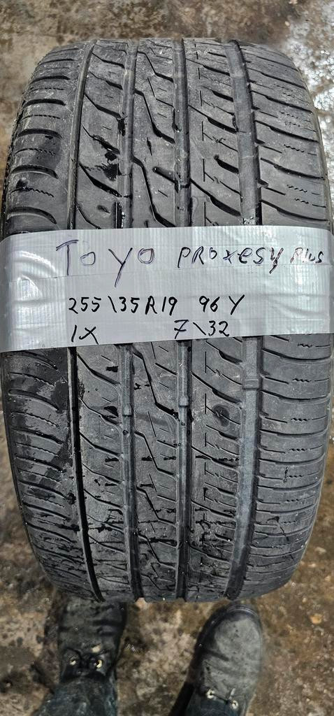 255/35/19 1 pneu ete toyo 150$ installer in Tires & Rims in Greater Montréal