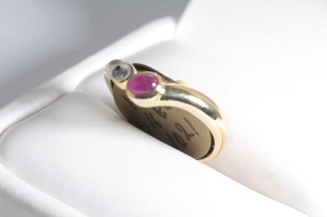 NEW 14K. GOLD & CABOCHON CUT RUBY-DIAMOND VEE SHAPE BAND in Jewellery & Watches in Mississauga / Peel Region - Image 3
