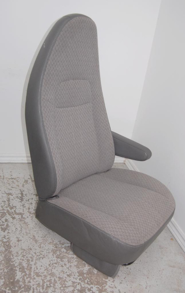 Chev Savanna Van Grey Cloth Manual Front Seats GMC Chevy Express Savana in Other Parts & Accessories - Image 4