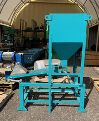 Feed Hopper with Vibratory Trough