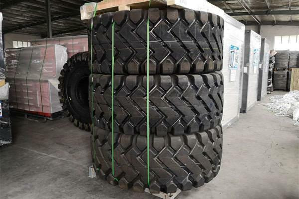 Finance Available: Brand new wheel loaders tires 26.5-25 / 23.5-25 / 20.5-25   QTY(4) in Tires & Rims - Image 2