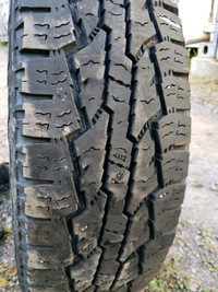 4 pneus d'hiver LT225/75/16 115/112S Nokian Rotiiva AT Plus 53.0% d'usure, mesure 8-7-8-9/32