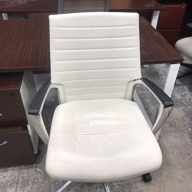 Global Accord Mid-Back Knee Tilter Chair-Excellent Condition-Call us now! in Chairs & Recliners in Toronto (GTA) - Image 2