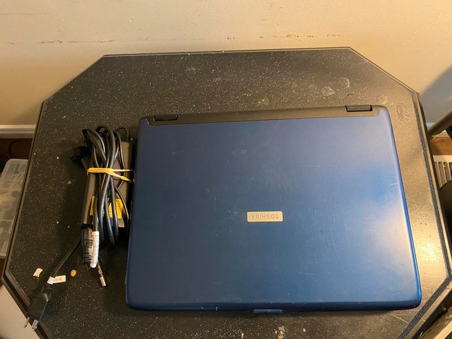 Used Toshiba Satellite A70 Laptop with Windows XP, Paralllel port, DVD and Wireless for Sale, Can Deliver in Laptops in Hamilton - Image 2