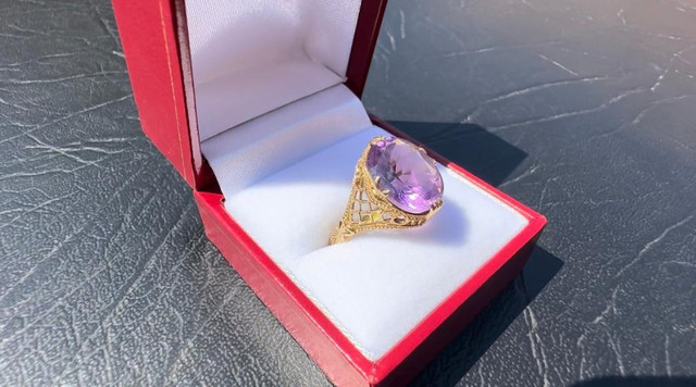 #312 - 14k Yellow Gold, Intricately Designed Filigree, Oval Cut Amethyst Ring, Size 9 in Jewellery & Watches