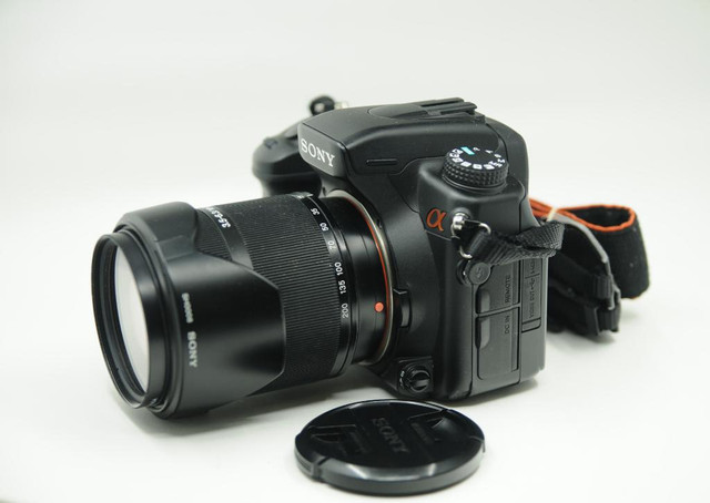 Sony A700 Camera with 18-200mm DT 3.5-6.3 lens ID C-545 T.B in Cameras & Camcorders - Image 3