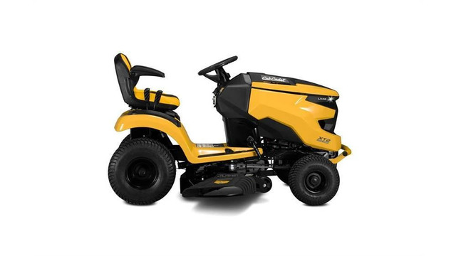 Brand New Cub Cadet XT2 LX42 Mowing Tractor!!! (13APA1TEA10) in Lawnmowers & Leaf Blowers in Calgary - Image 2