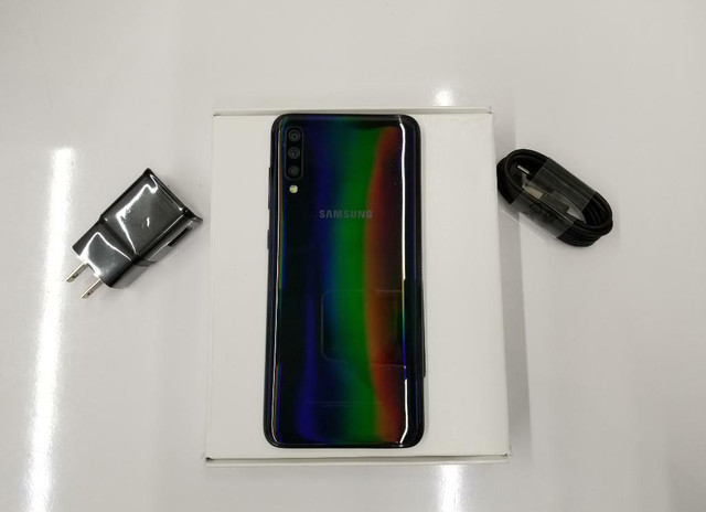 Samsung Galaxy A10,A20 A50 AND A70 UNLOCKED New Condition with 1 Year Warranty Includes All Accessories CANADIAN MODELSf in Cell Phones in Calgary - Image 2