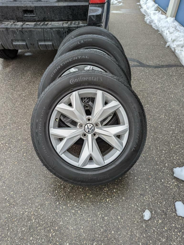 LIKE NEW VOLKSWAGON ATLAS   HIGH PERFORMANCE  CONTINENTAL  ALL SEASON TIRES     245 / 60  / 18     ON OEM  ALLOY WHEELS in Tires & Rims in Ontario