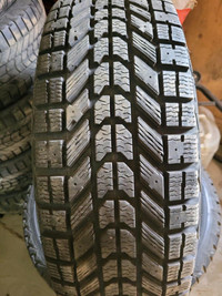 4 pneus d'hiver P235/70R16 107S Firestone Winterforce UV 19.0% d'usure, mesure 11-10-10-10/32