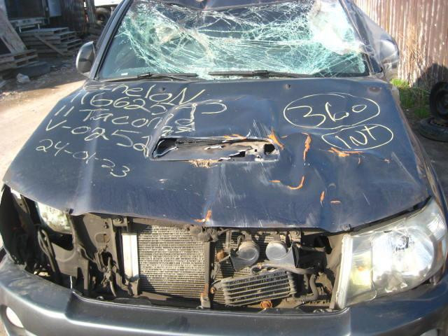 2006 toyota tacoma 4.0l 4x4 automatic # pour pieces # for parts# part out in Auto Body Parts in Québec