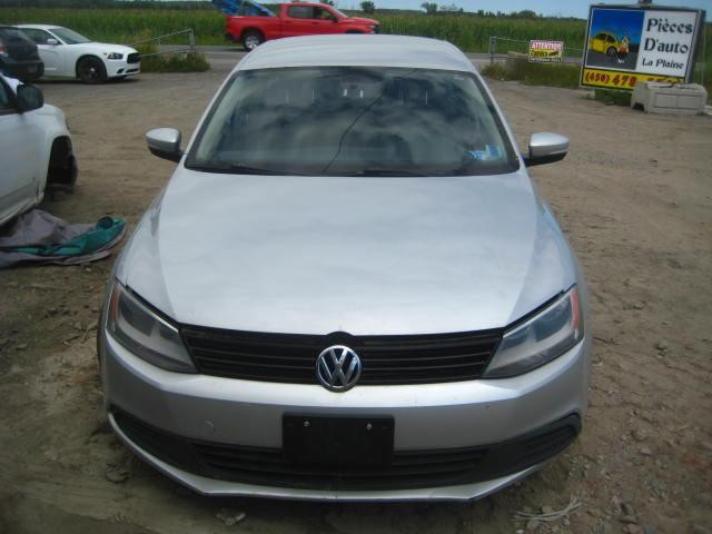 2013-2014 Volkswagen Jetta Automatci pour piece#part out#for parts in Auto Body Parts in Québec