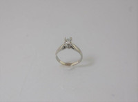 (I-4908-563) 19k white gold Canadian diamond solitaire ring