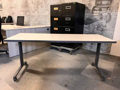 Flip Top Nesting Table on Wheels Pre-owned Specs : Dimensions: 66"W x 24"D Light grey speckled top w...