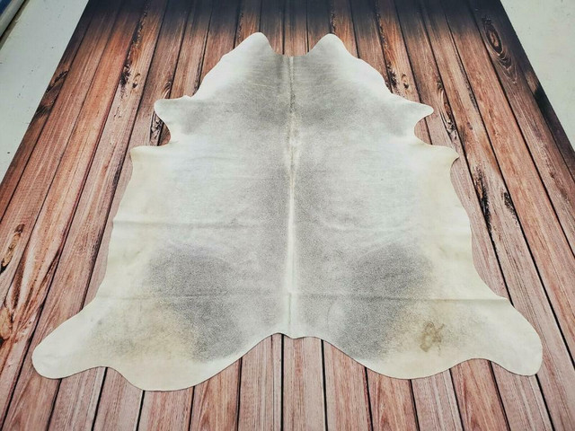 Cowhide rug real, natural, genuine, large cow skin rugs free shipping cow hyde in Rugs, Carpets & Runners in Ontario - Image 4