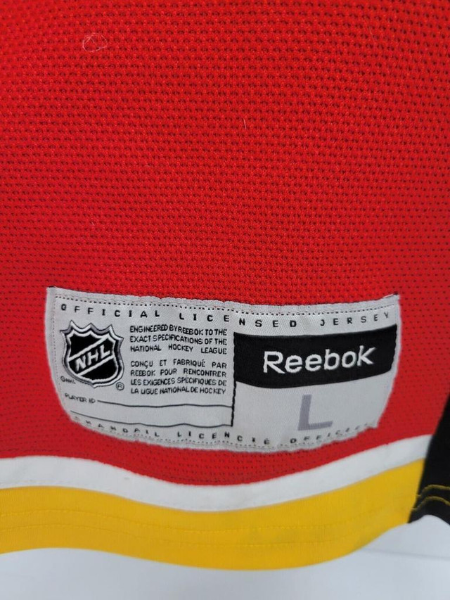 (39910-2) Reebok Calgary Flames Jersey - Size Large in Hockey in Alberta - Image 3
