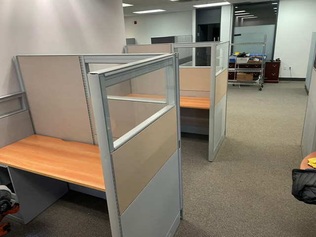 Global Boulevard Station/cubicle in Fair Condition up for sale! in Desks in Toronto (GTA) - Image 3