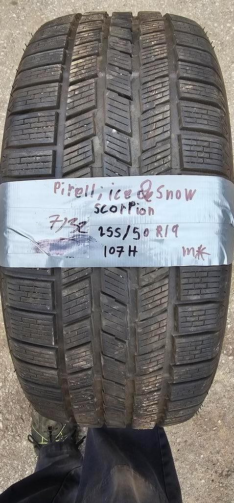 255/50/19 1 pneu hiver pirelli bon etat 150$ installer in Tires & Rims in Greater Montréal