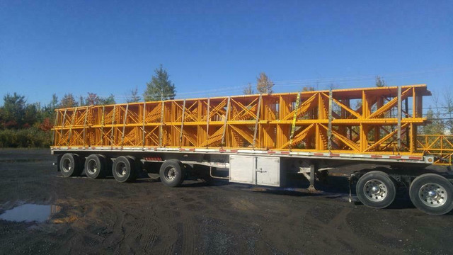 Montant pour étagères industrielles 24 x 14' - Racking upright 24 x 14' in Other Business & Industrial in Québec
