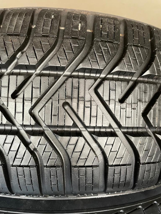 1 pneu 195/55/16 Pirelli winter runflat presque nouveau in Tires & Rims in Laval / North Shore - Image 3