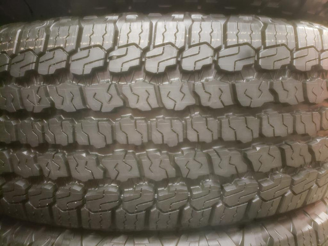 (Z442) 5 Pneus Ete - 5 Summer Tires 255-70-18 Goodyear 10-11/32 - COMME NEUF / LIKE NEW in Tires & Rims in Greater Montréal - Image 4