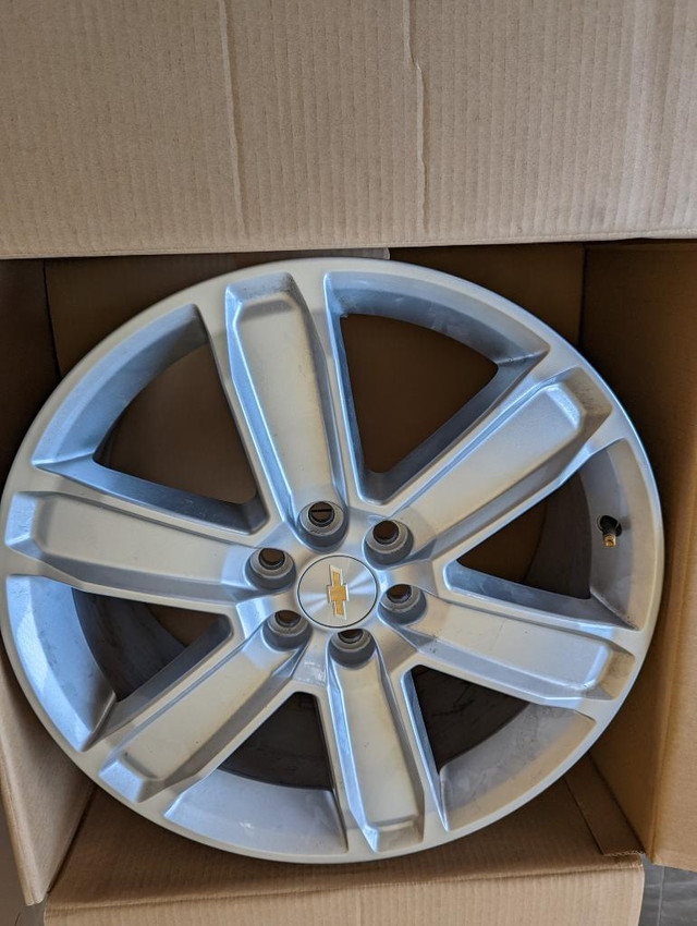 BRAND NEW   CHEVY TRAVERSE / BLAZER   FACTORY OEM  20 INCH ALLOY WHEEL SET OF FOUR     .NO SENSORS in Tires & Rims in Ontario - Image 3