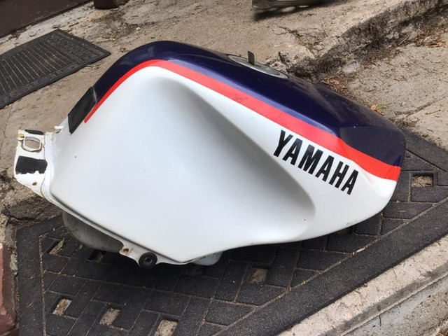 1987 Yamaha FZR PureSports FZR1000 Gas Tank in Motorcycle Parts & Accessories in British Columbia