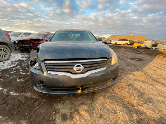 2009 Nissan Altima: ONLY FOR PARTS in Auto Body Parts - Image 2