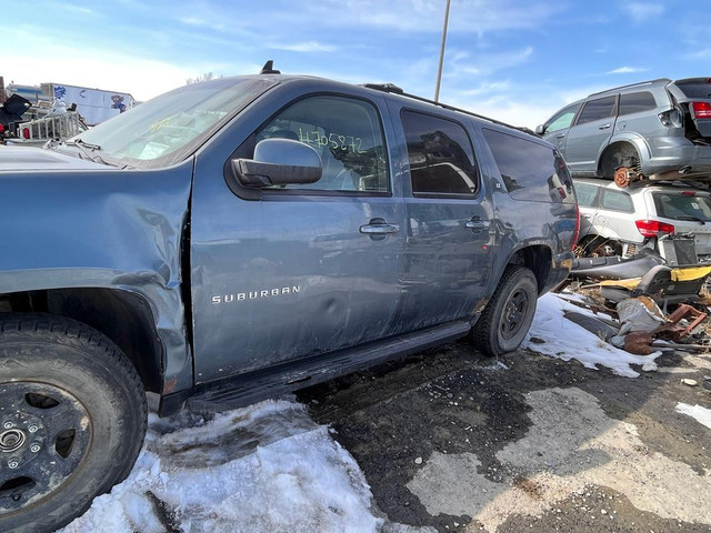 2010 Chevrolet Suburban LT 1500 5.3L 4x4 Parting Out in Auto Body Parts in Saskatchewan - Image 4