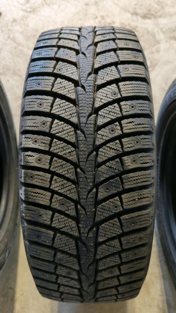4 pneus d'hiver P235/55R17 103T Laufenn i Fit Ice 8.0% d'usure, mesure 10-12-12-11/32 in Tires & Rims in Québec City - Image 3