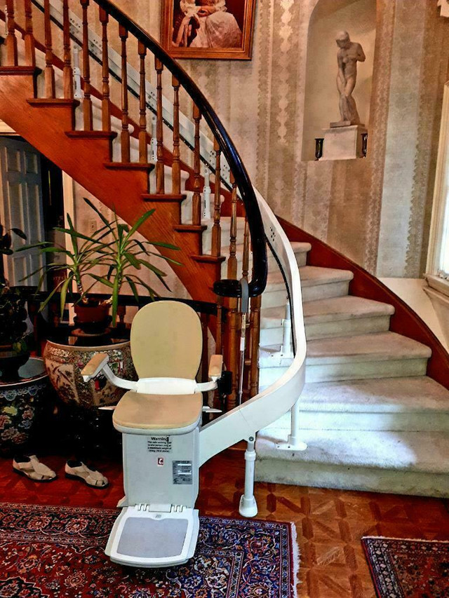 Used stair lifts! Installed! Also chair removals!! Acorn Stannah Bruno Stairlift Chairlift Glide in Health & Special Needs in Kingston Area - Image 2