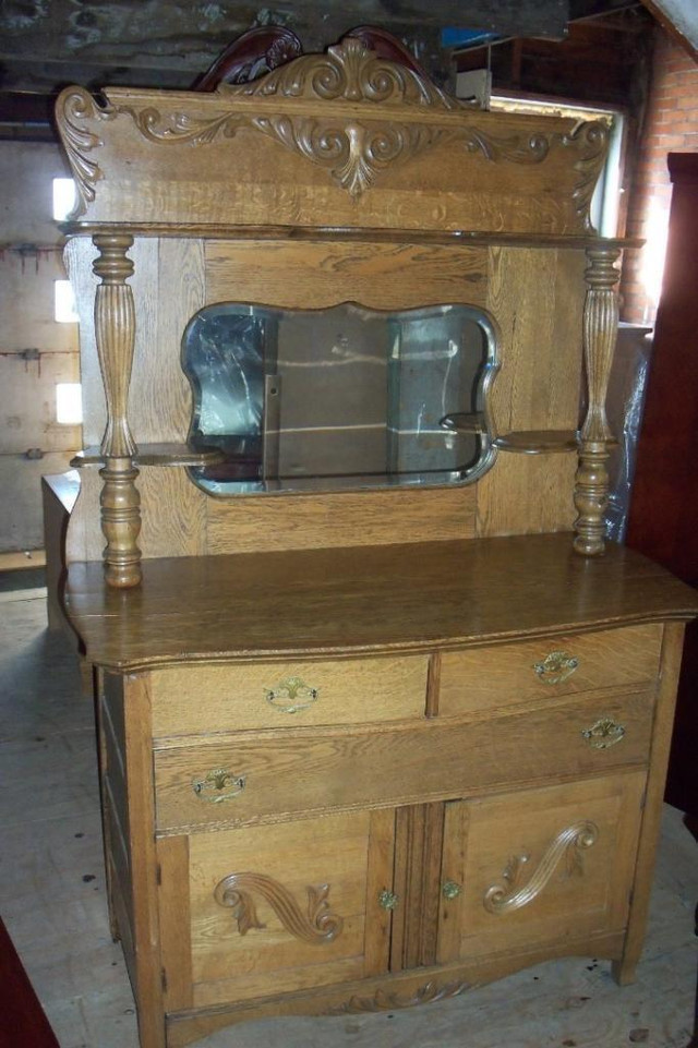 Buffet side board en chêne, antique in Hutches & Display Cabinets in Drummondville