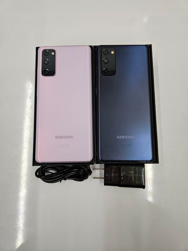 Samsung Galaxy S20 FE  UNLOCKED New Condition with 1 Year Warranty Includes All Accessories CANADIAN MODELS in Cell Phones in Calgary