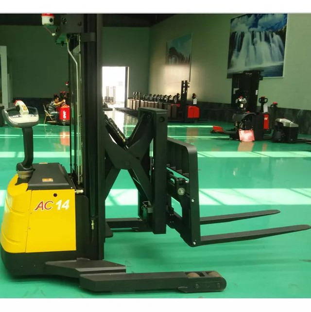 Finance available : Brand new walkie Electric scissor straddle stacker with side shift 4.5M /5M / 5.5M  1.4T (3086 lbs) in Other Business & Industrial - Image 3