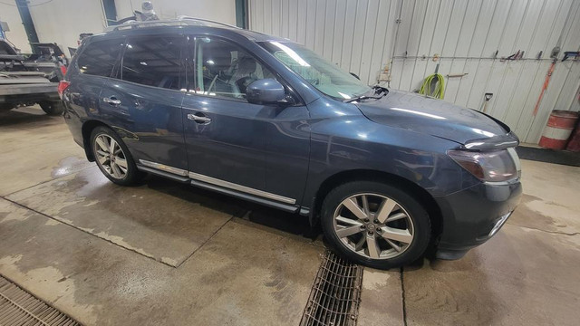 PARTING OUT NISSAN PATHFINDER in Auto Body Parts in Alberta