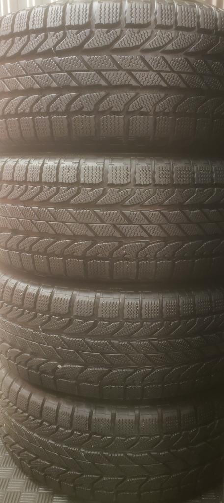 (TH49) 4 Pneus Hiver - 4 Winter Tires 215-60-16 BF Goodrich 10-11/32 - 5x114.3 - TOYOTA CAMRY in Tires & Rims in Greater Montréal