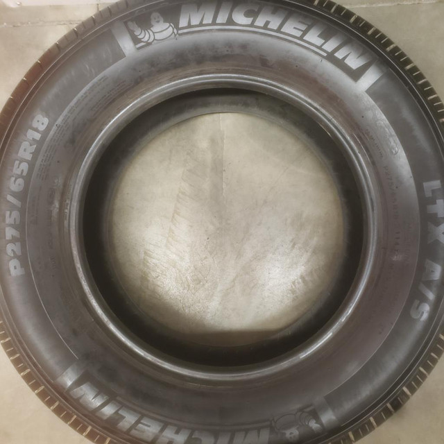 (D58) 1 Pneu Ete - 1 Summer Tire 275-65-18 Michelin 9-10/32 in Tires & Rims in Greater Montréal - Image 4