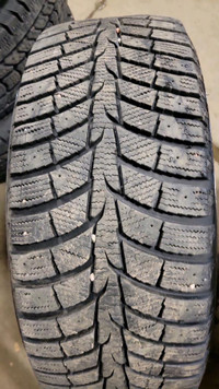 4 pneus d'hiver P235/55R17 103T Laufenn i Fit Ice 16.0% d'usure, mesure 10-10-10-10/32