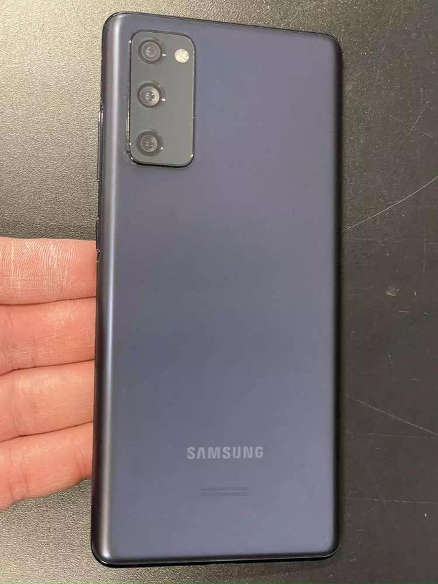 Galaxy S20 FE 5G 128 GB Unlocked -- Buy from a trusted source (with 5-star customer service!) in Cell Phones in Québec City - Image 4