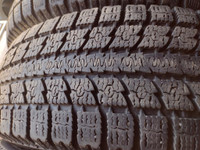 4 pneus d hiver 205/70r16 toyo
